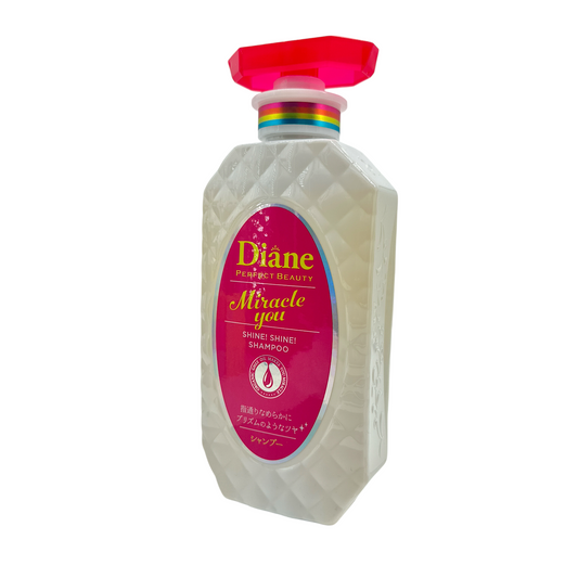 Moist Diane Miracle You Shine Shine Shampoo – shine-enhancing shampoo for dull and dry hair, available at Zakura Global.